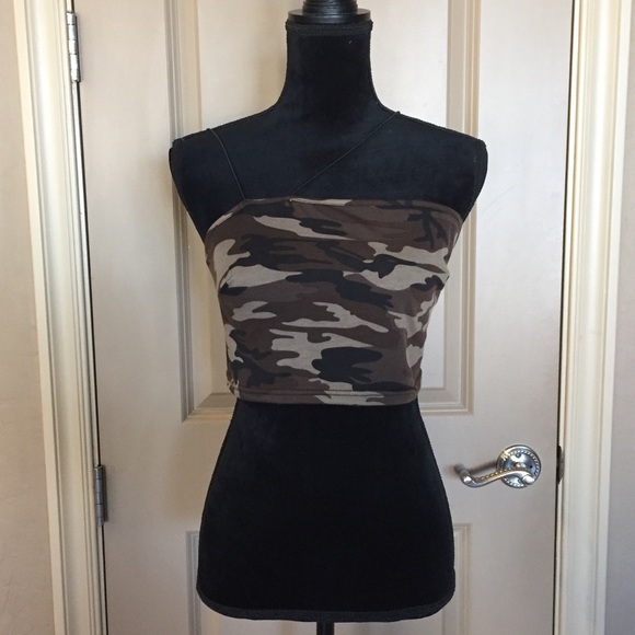 Camo Print Crop Halter Tee - Picture 6 of 8